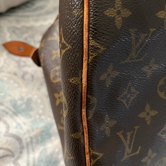 Authentic Louis Vuitton Speedy 30 - Picture 2 of 11